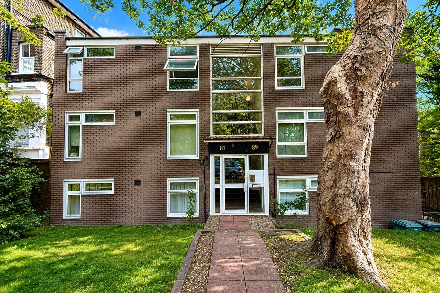 2 bedroom property for sale in London | Robinson Jackson