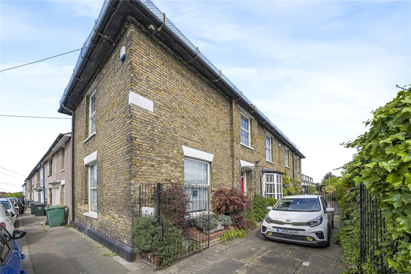 6 bedroom house for sale in Dartford | Robinson Jackson