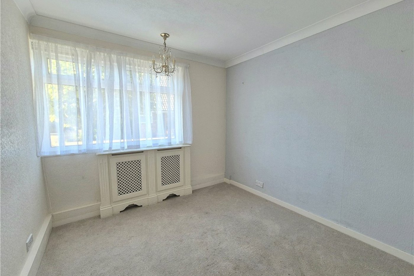 2 bedroom property for sale in Farnborough | Robinson Jackson
