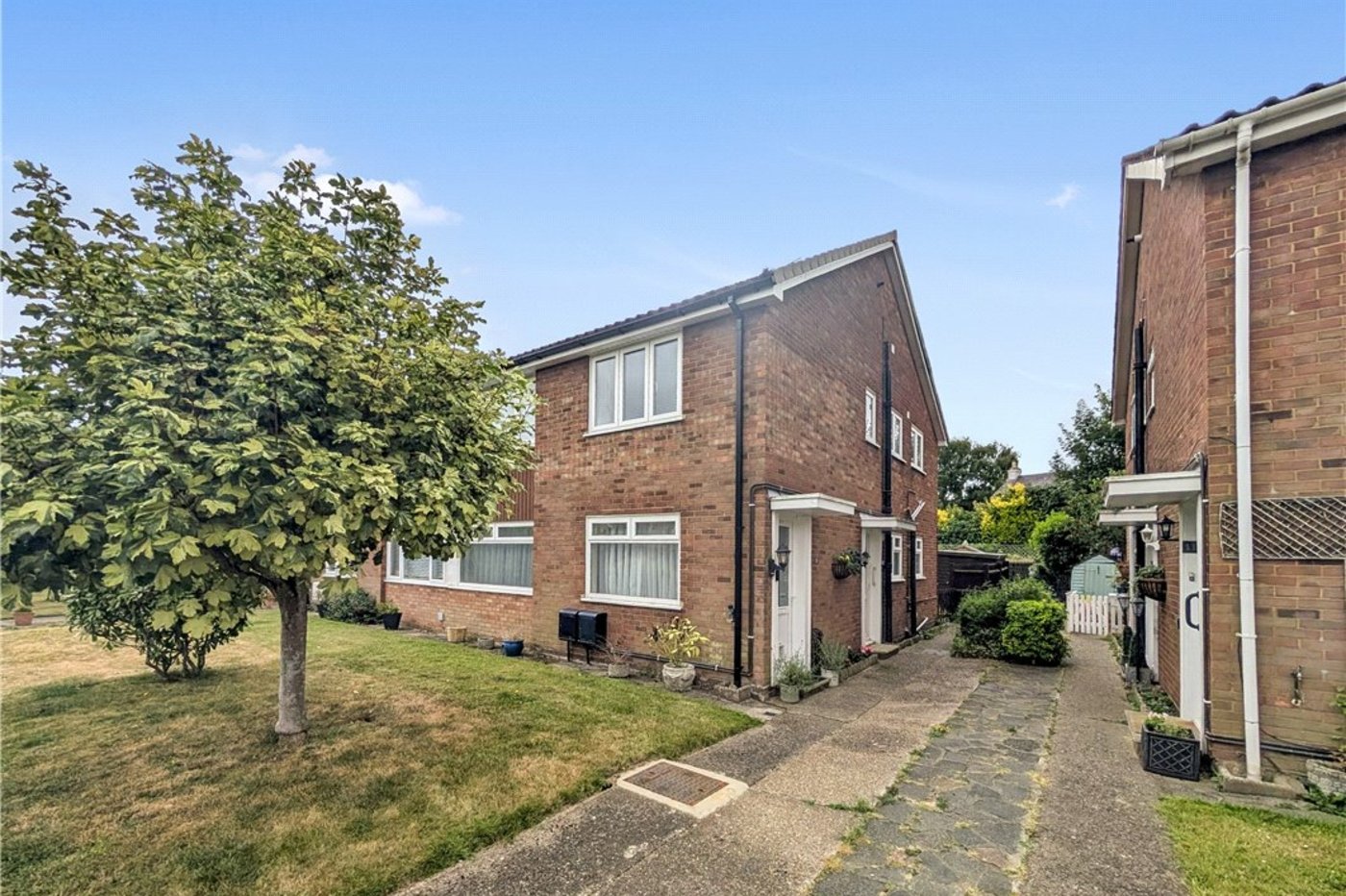 2 bedroom property for sale in Farnborough | Robinson Jackson