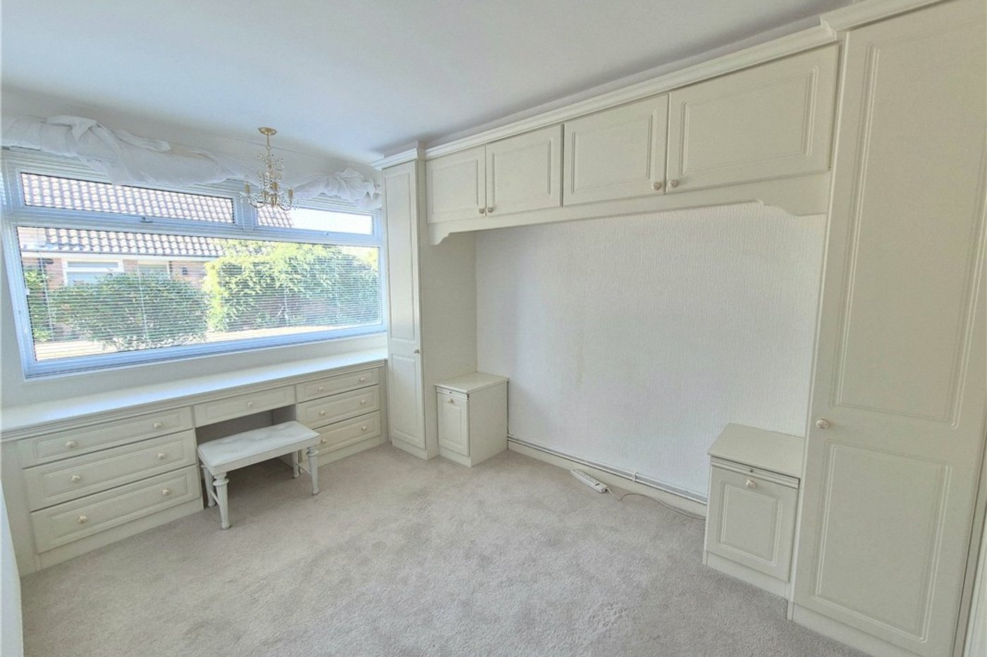 2 bedroom property for sale in Farnborough | Robinson Jackson