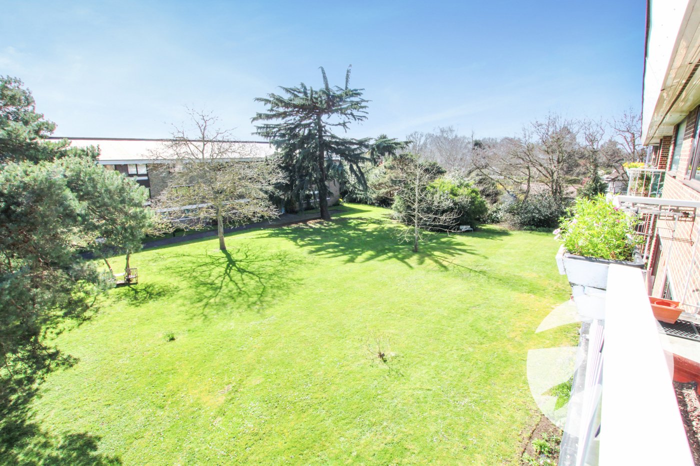 2 bedroom property for sale in London | Robinson Jackson