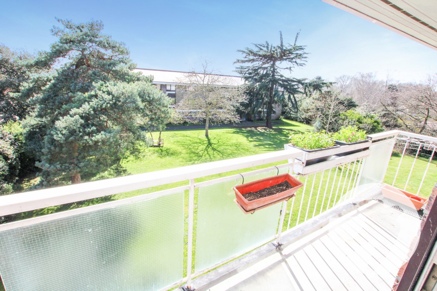 2 bedroom property for sale in London | Robinson Jackson