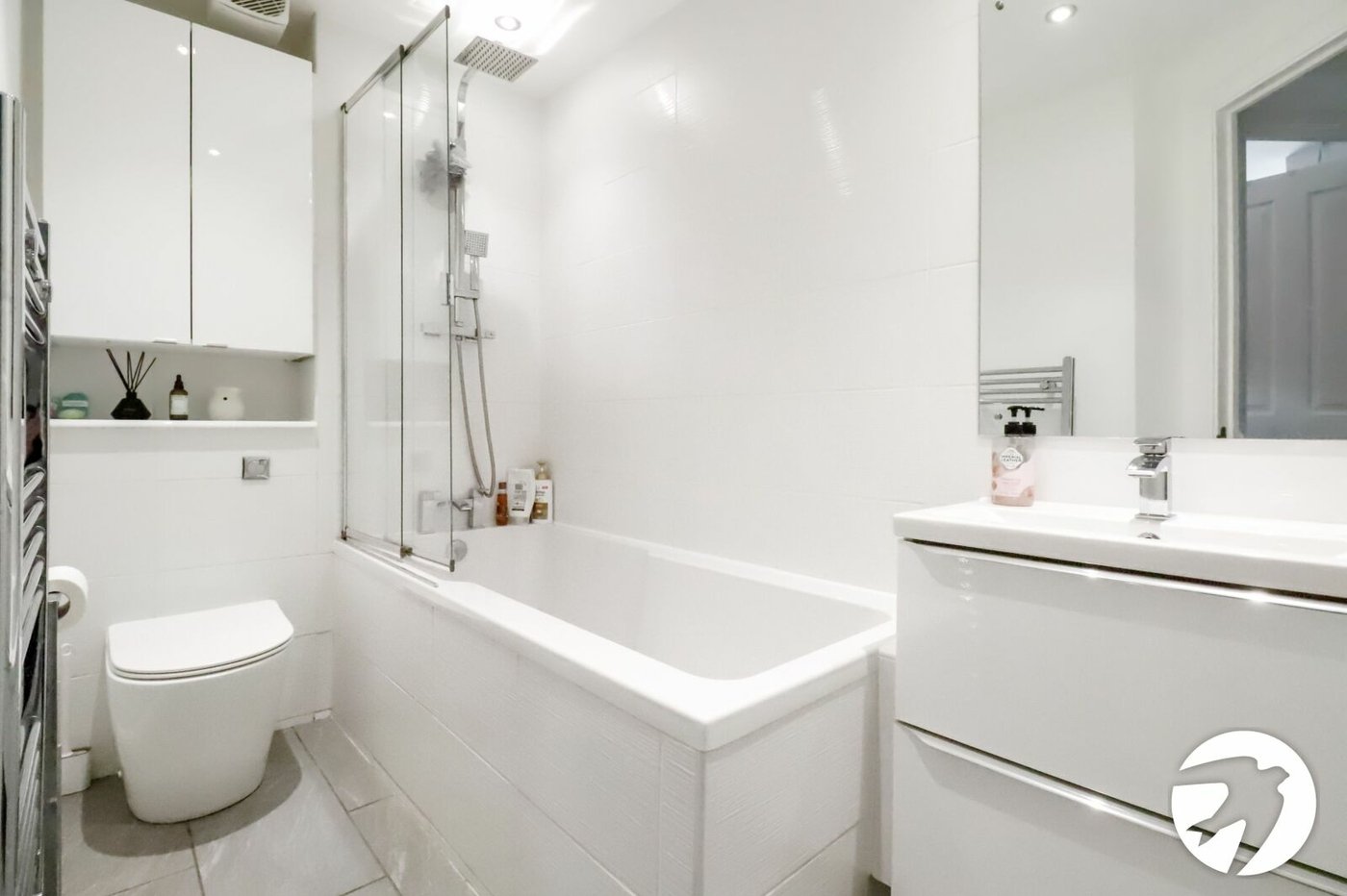 2 bedroom property for sale in London | Robinson Jackson