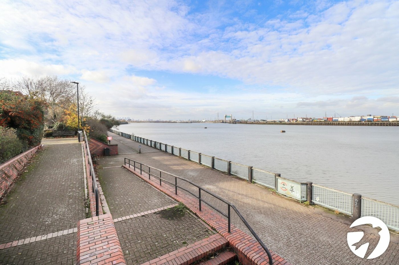 2 bedroom property for sale in London | Robinson Jackson