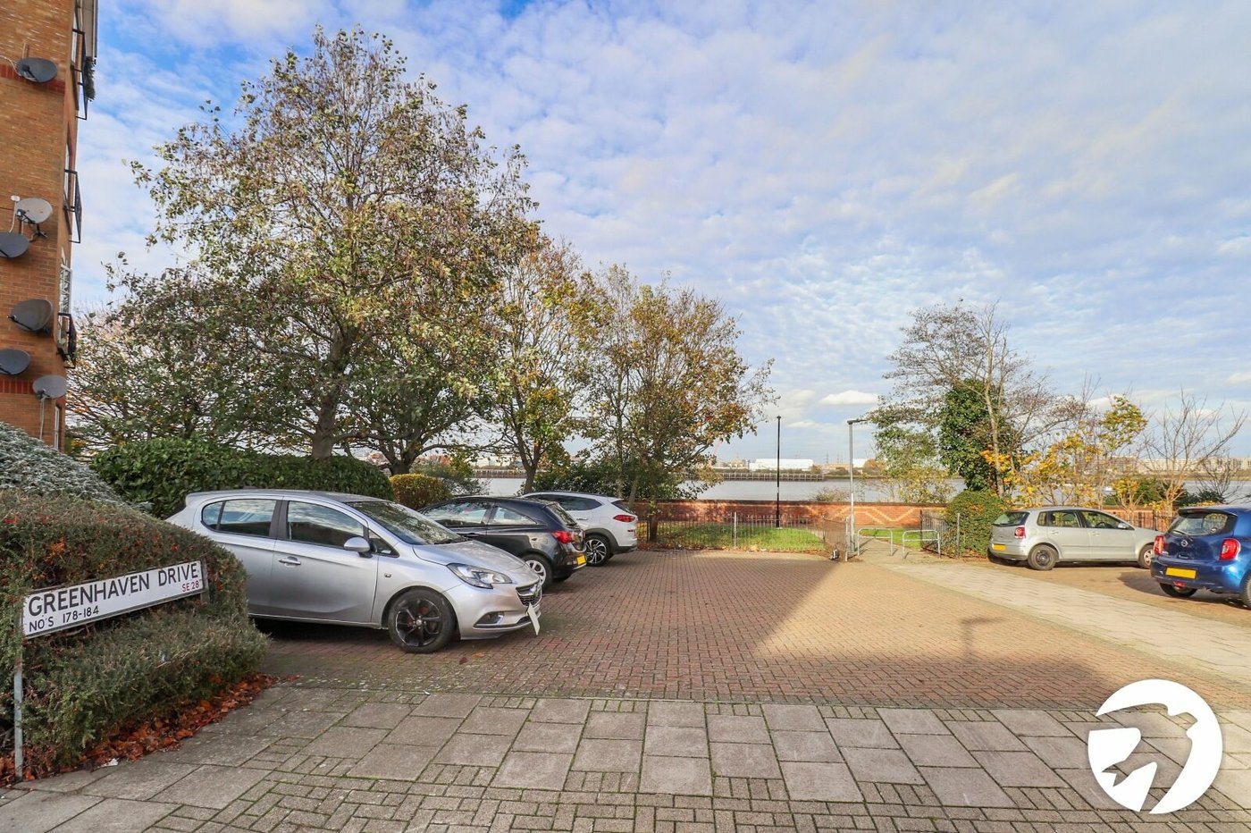 2 bedroom property for sale in London | Robinson Jackson