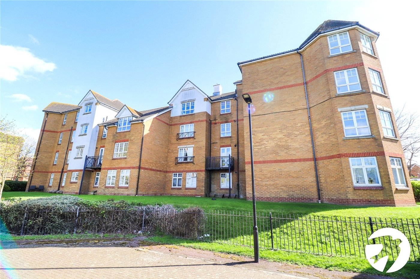 2 bedroom property for sale in London | Robinson Jackson