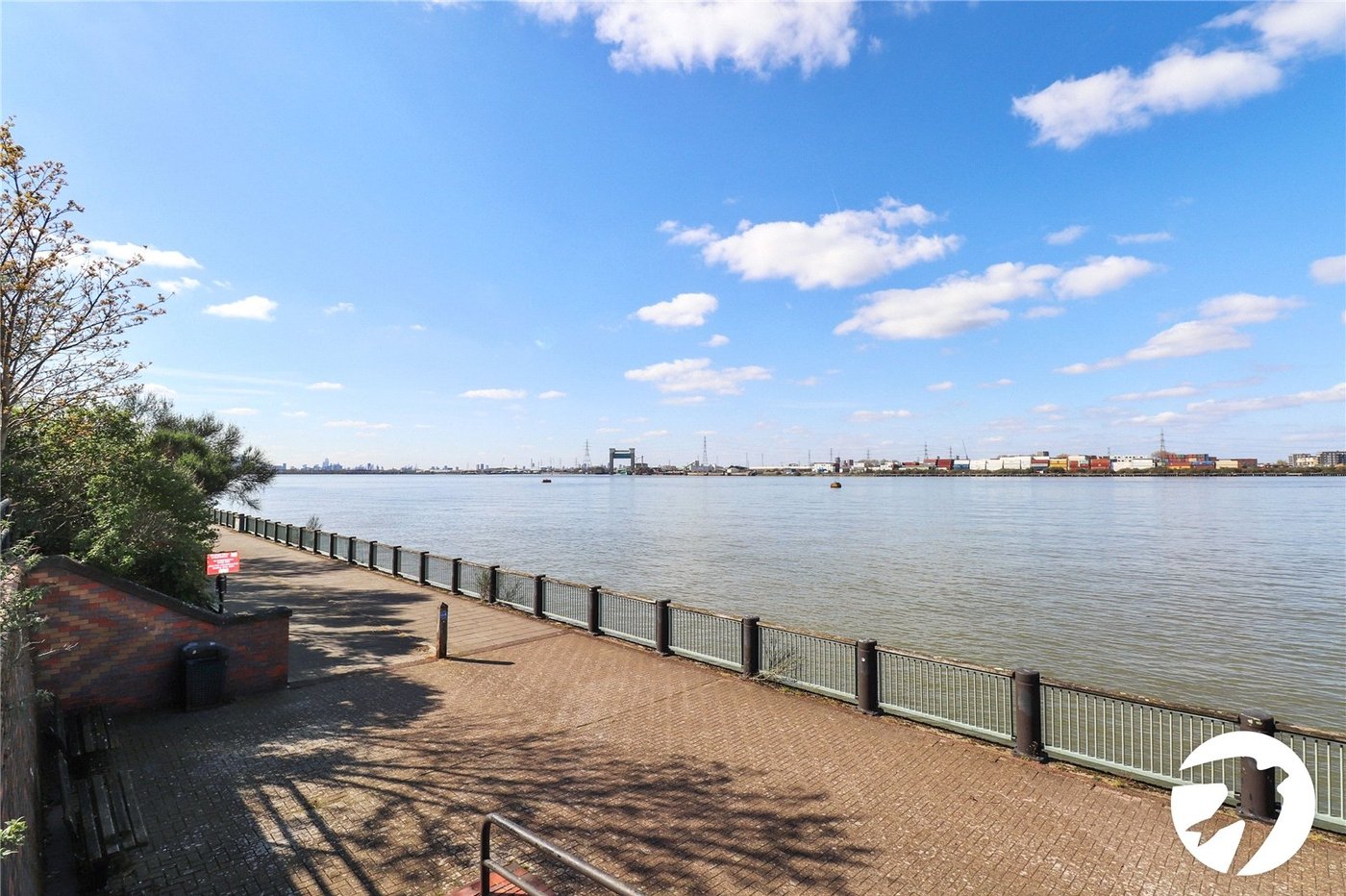 2 bedroom property for sale in London | Robinson Jackson