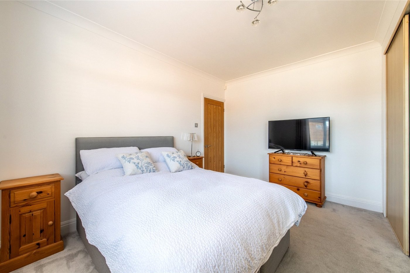 2 bedroom bungalow for sale in Weavering | Robinson Michael & Jackson