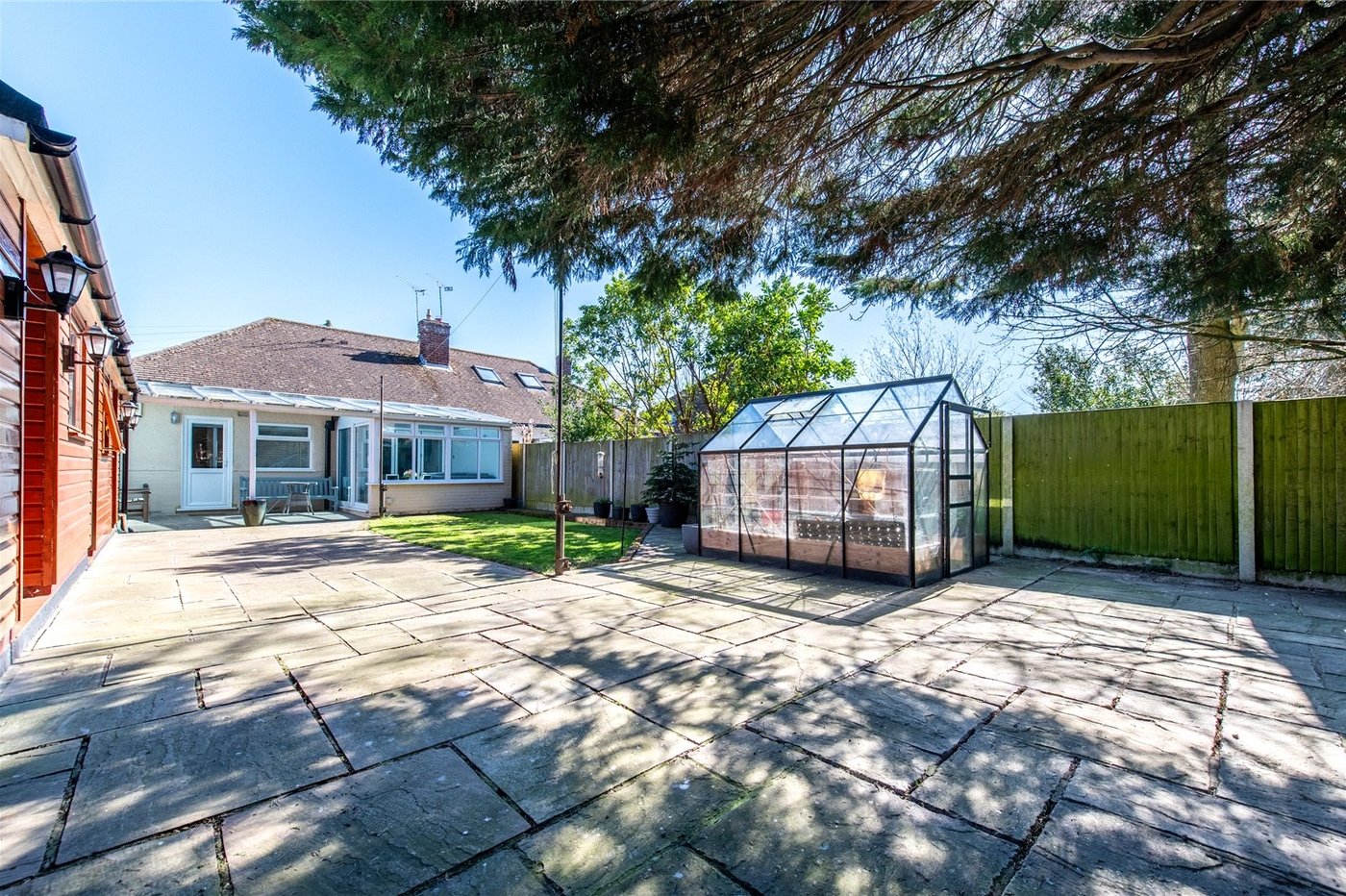 2 bedroom bungalow for sale in Weavering | Robinson Michael & Jackson