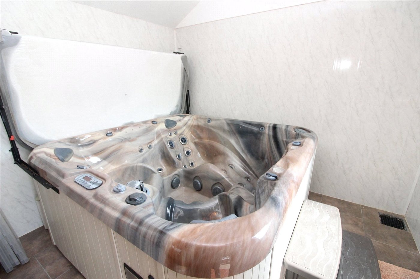 2 bedroom bungalow for sale in Weavering | Robinson Michael & Jackson