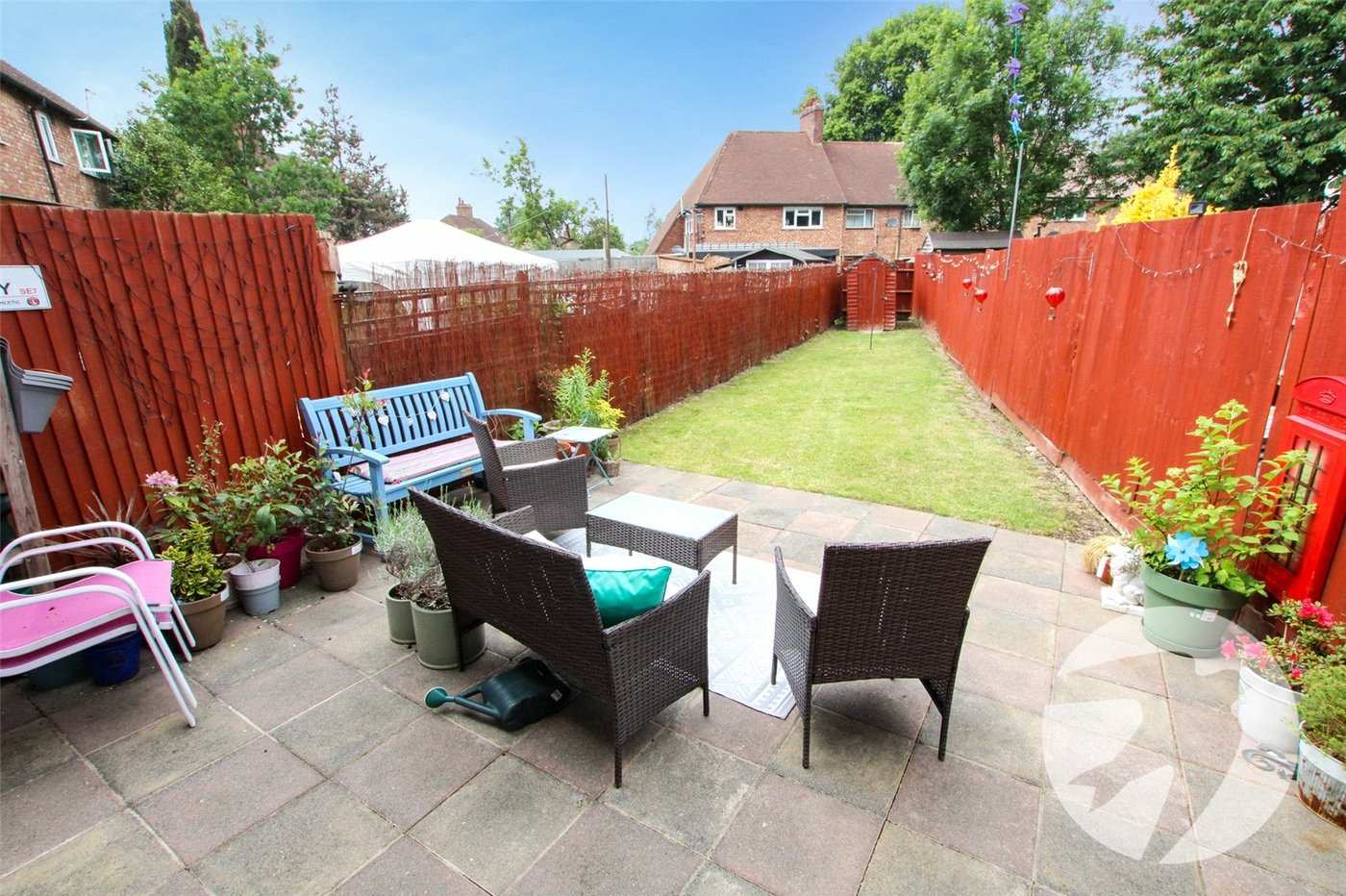 2 bedroom property for sale in London | Robinson Jackson