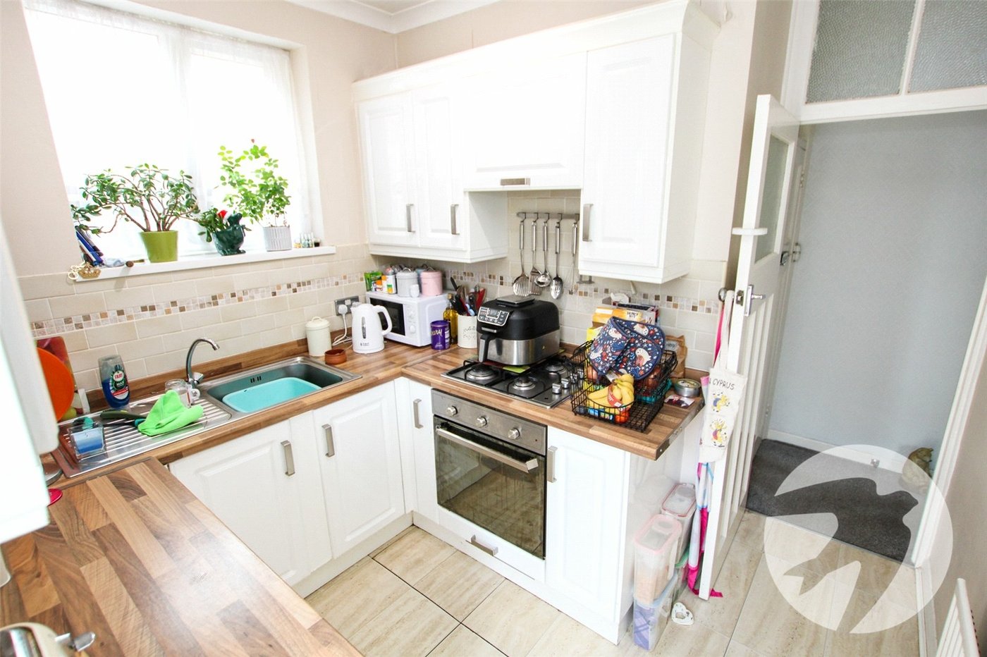 2 bedroom property for sale in London | Robinson Jackson