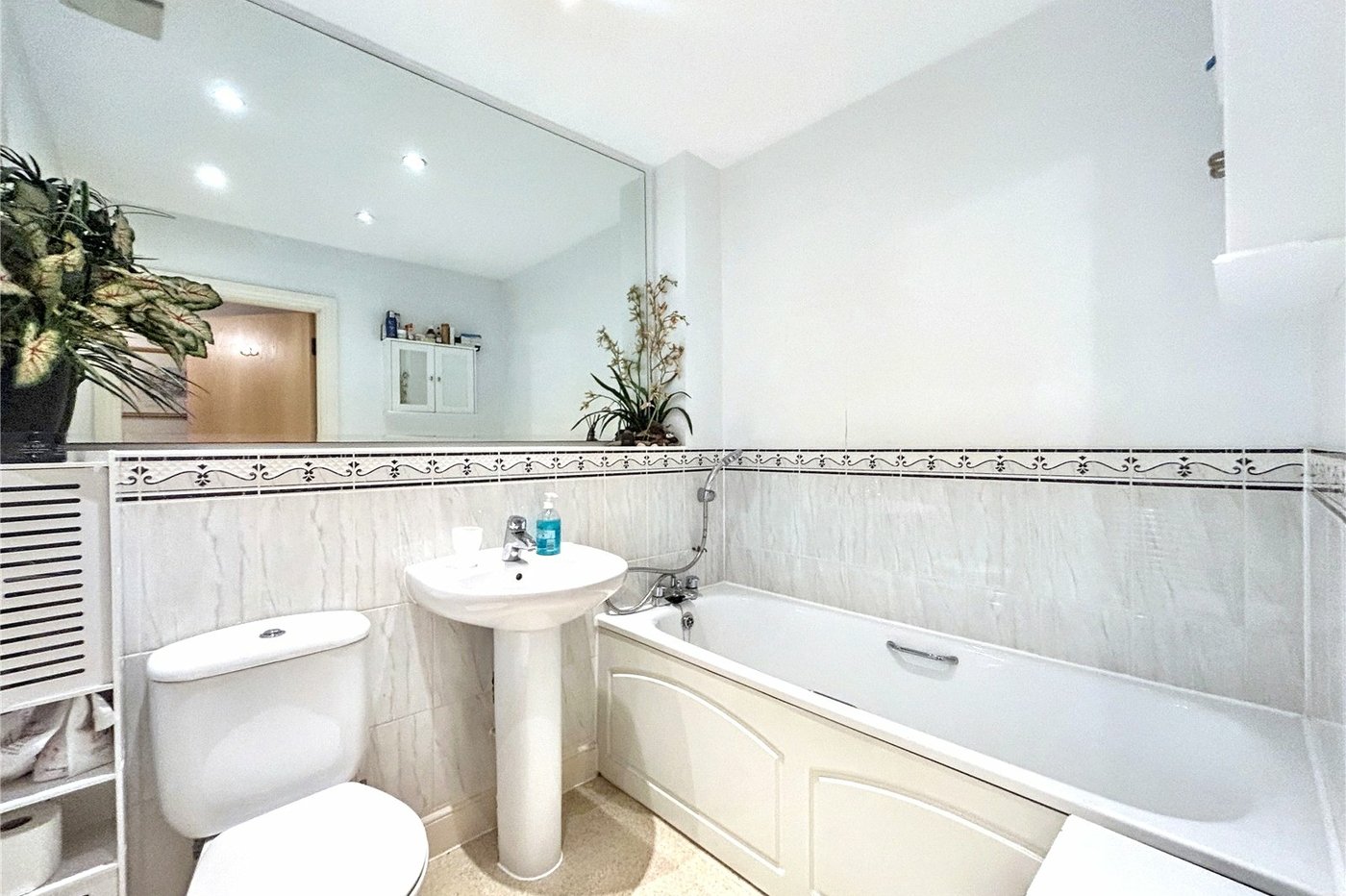 2 bedroom property for sale in Gillingham | Robinson Michael & Jackson