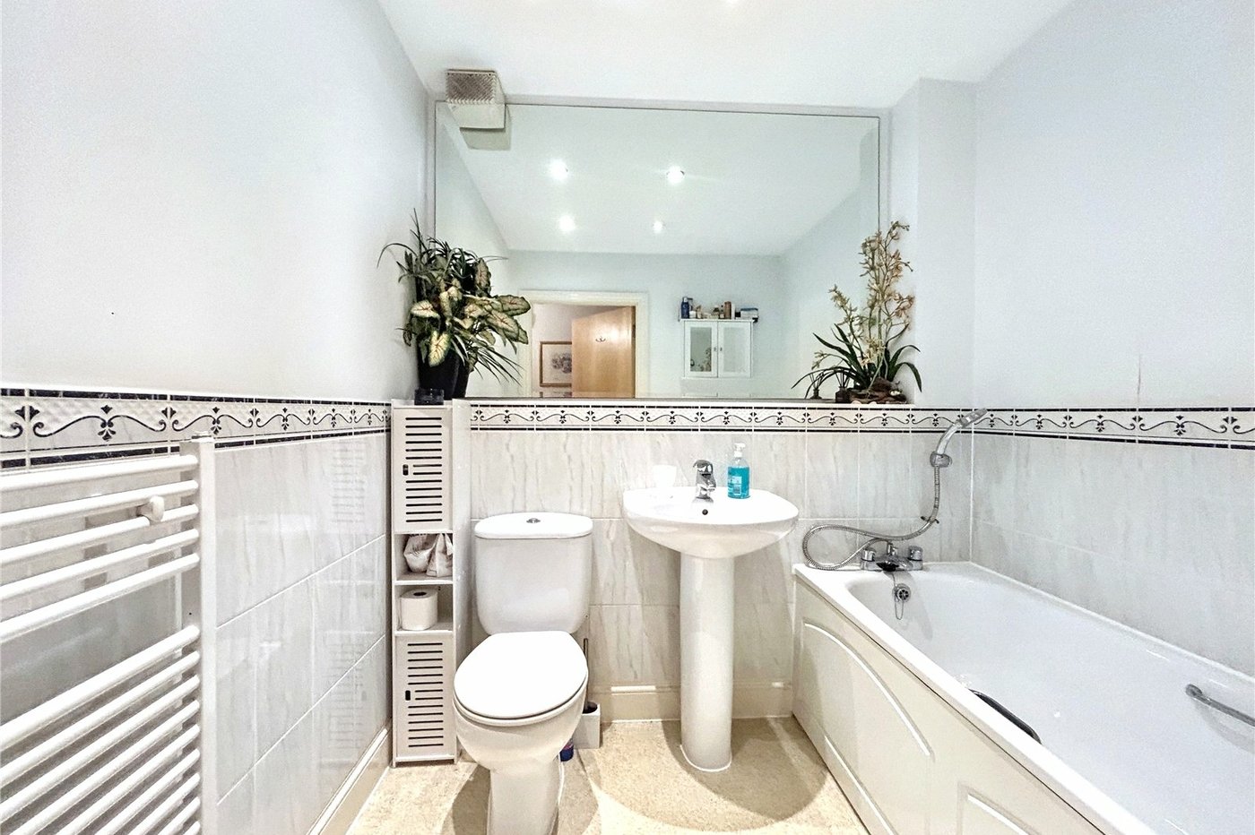 2 bedroom property for sale in Gillingham | Robinson Michael & Jackson