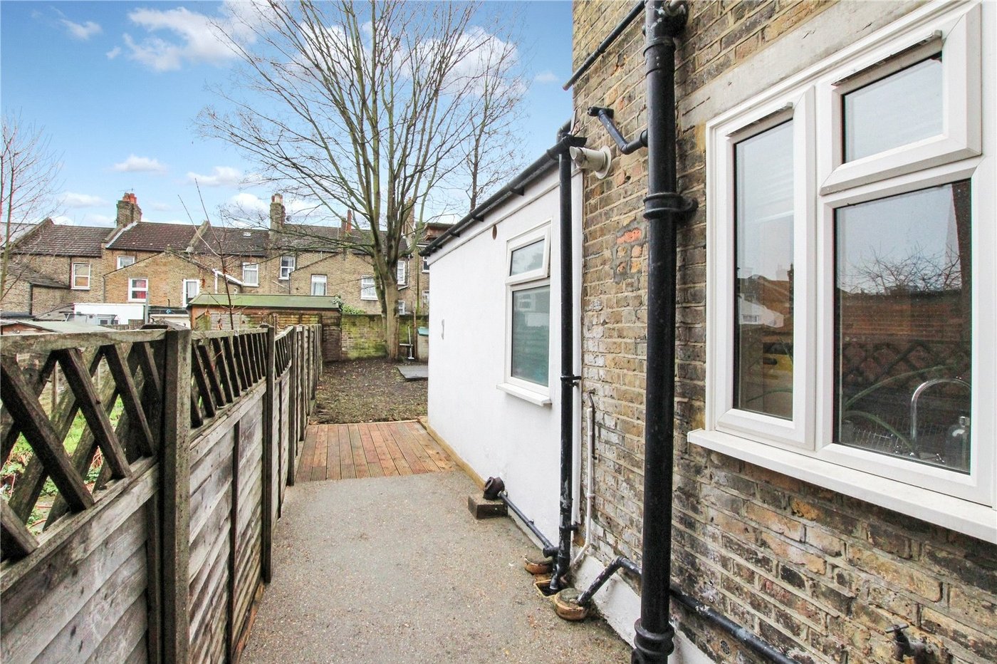 2 bedroom property for sale in London | Robinson Jackson
