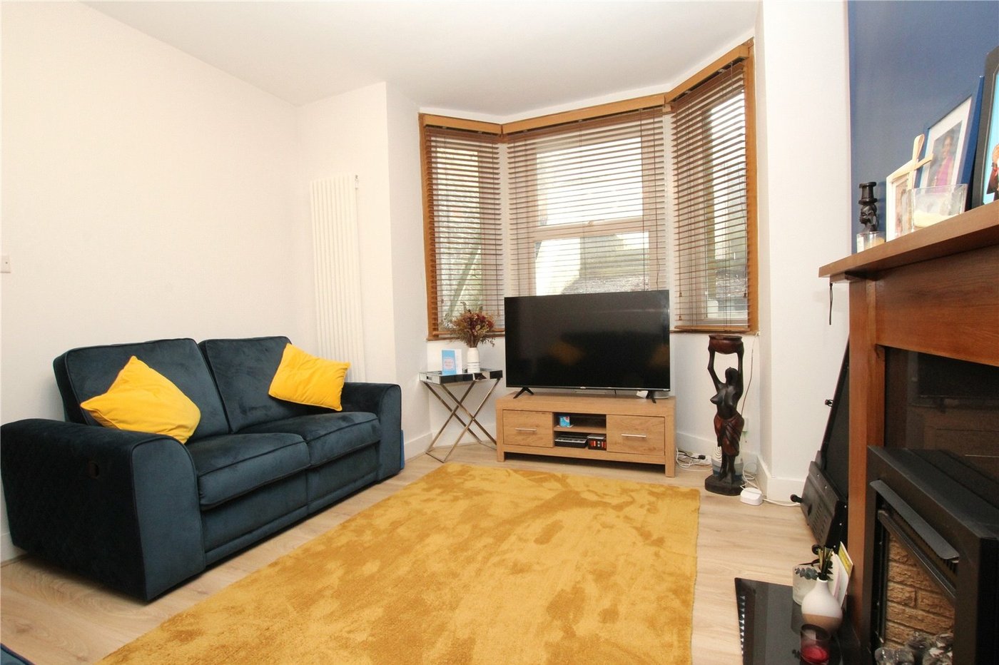 2 bedroom property for sale in London | Robinson Jackson