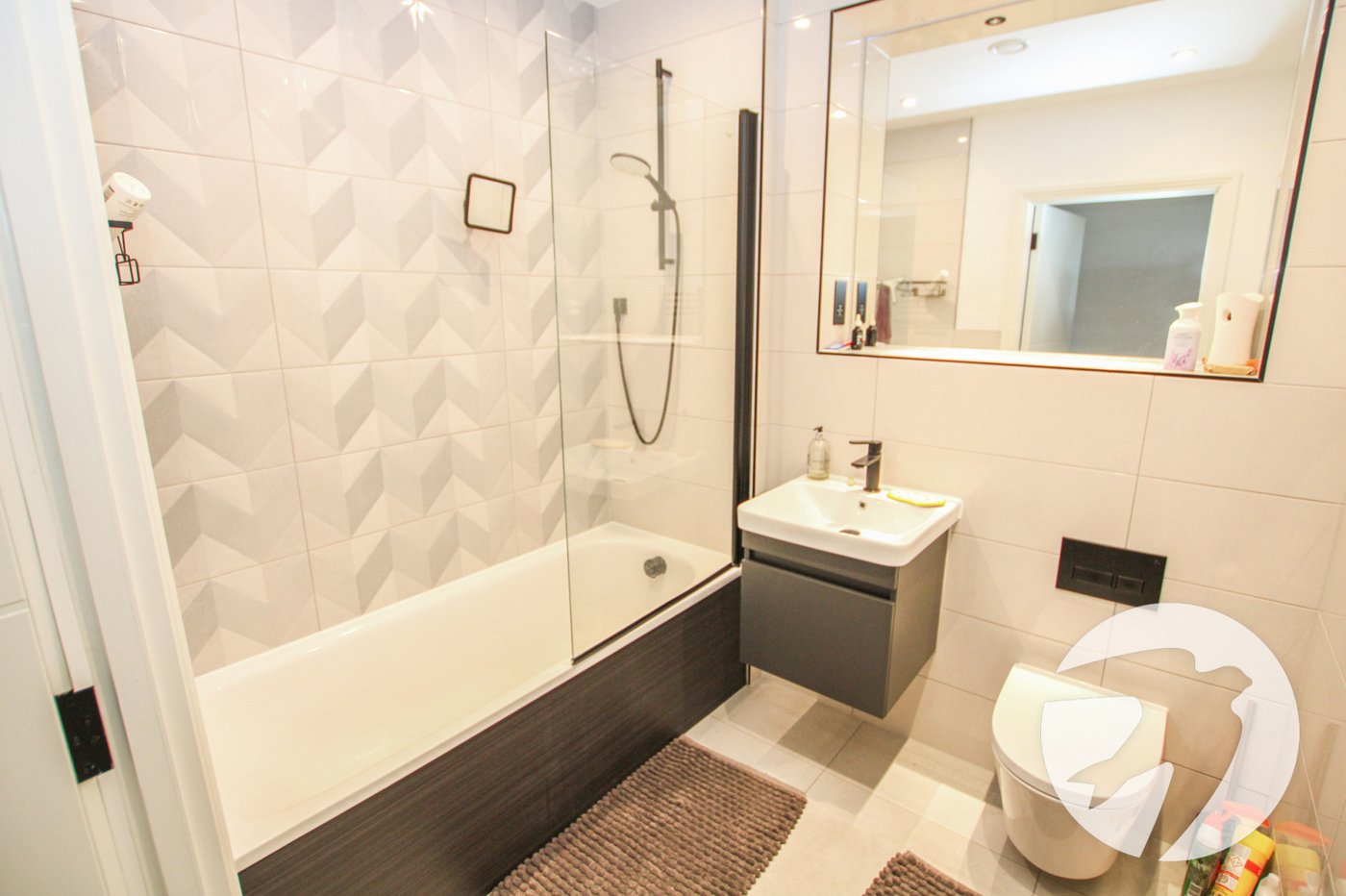 2 bedroom property for sale in London | Robinson Jackson