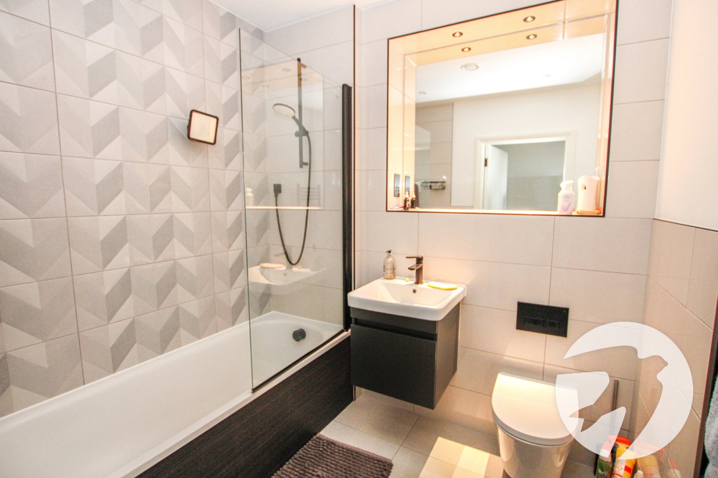 2 bedroom property for sale in London | Robinson Jackson