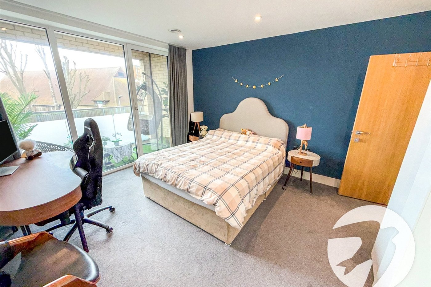 2 bedroom property for sale in London | Robinson Jackson