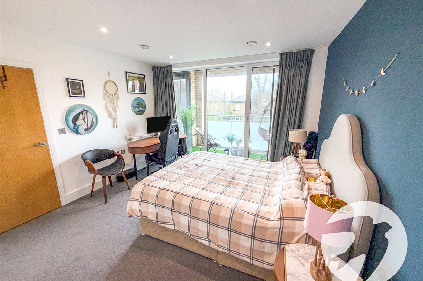 2 bedroom property for sale in London | Robinson Jackson