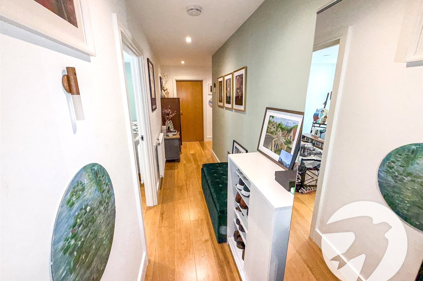 2 bedroom property for sale in London | Robinson Jackson