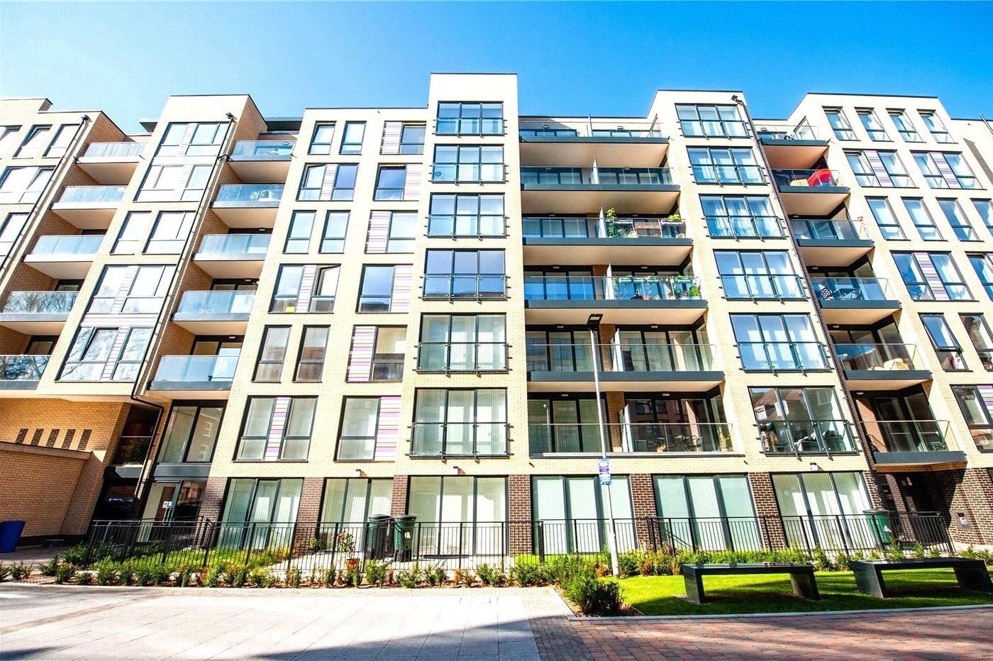 2 bedroom property for sale in London | Robinson Jackson