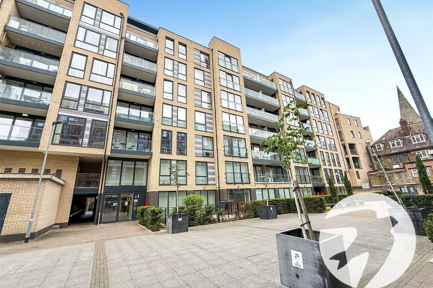 2 bedroom property for sale in London | Robinson Jackson