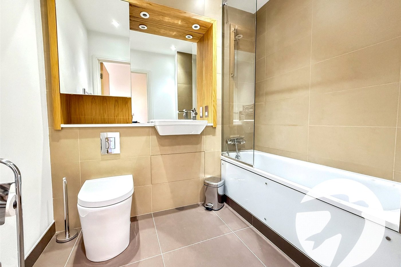2 bedroom property for sale in London | Robinson Jackson