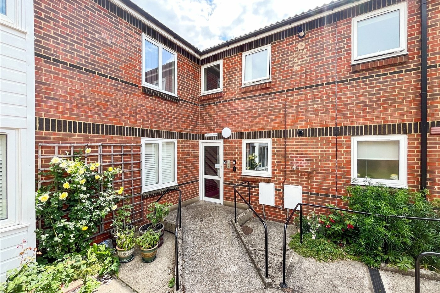 1 bedroom property for sale in Rainham | Robinson Michael & Jackson