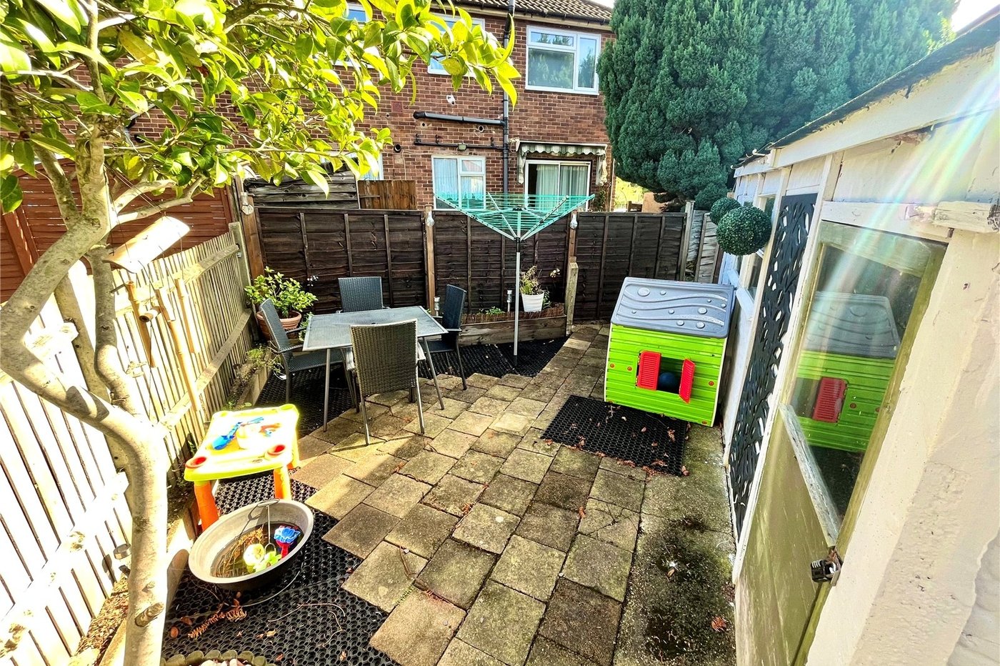 2 bedroom property for sale in Blackfen | Robinson Jackson