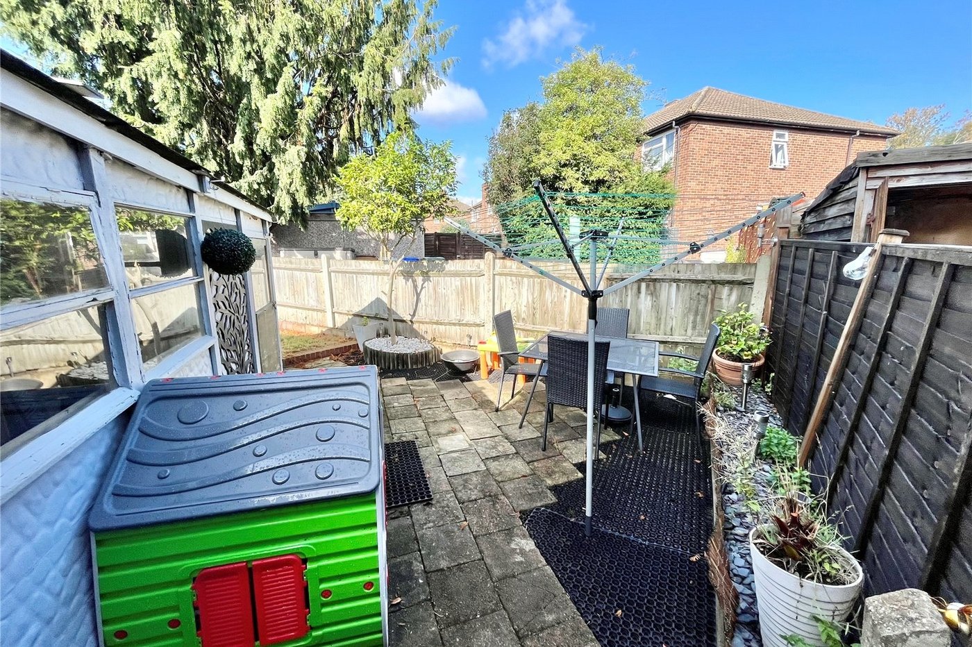 2 bedroom property for sale in Blackfen | Robinson Jackson
