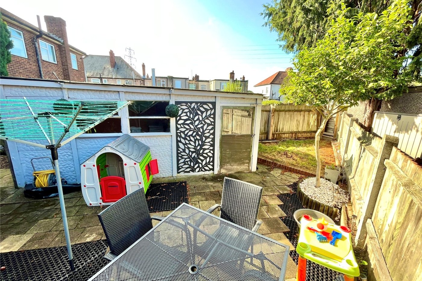 2 bedroom property for sale in Blackfen | Robinson Jackson