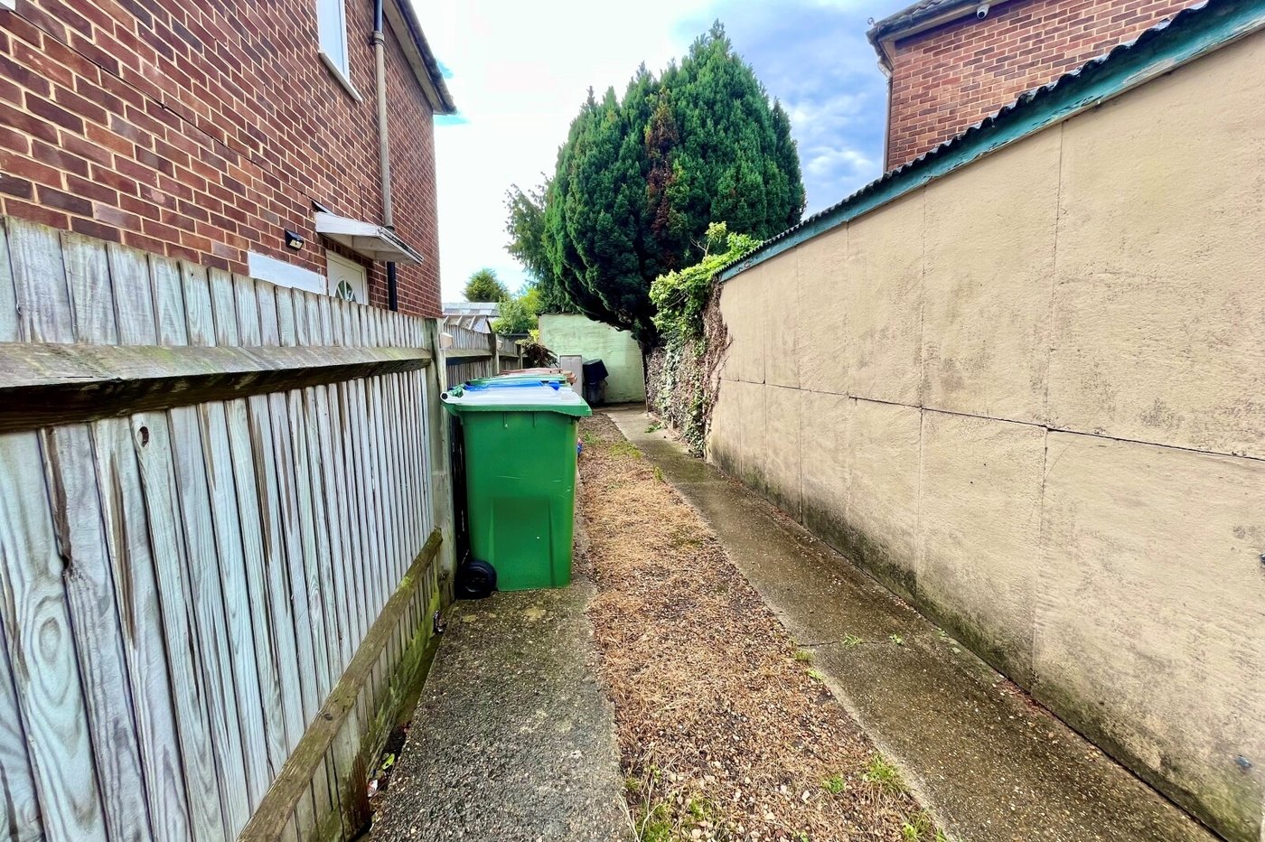 2 bedroom property for sale in Blackfen | Robinson Jackson