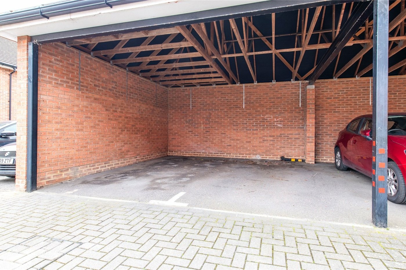 3 bedroom house for sale in Oakwood Park | Robinson Michael & Jackson