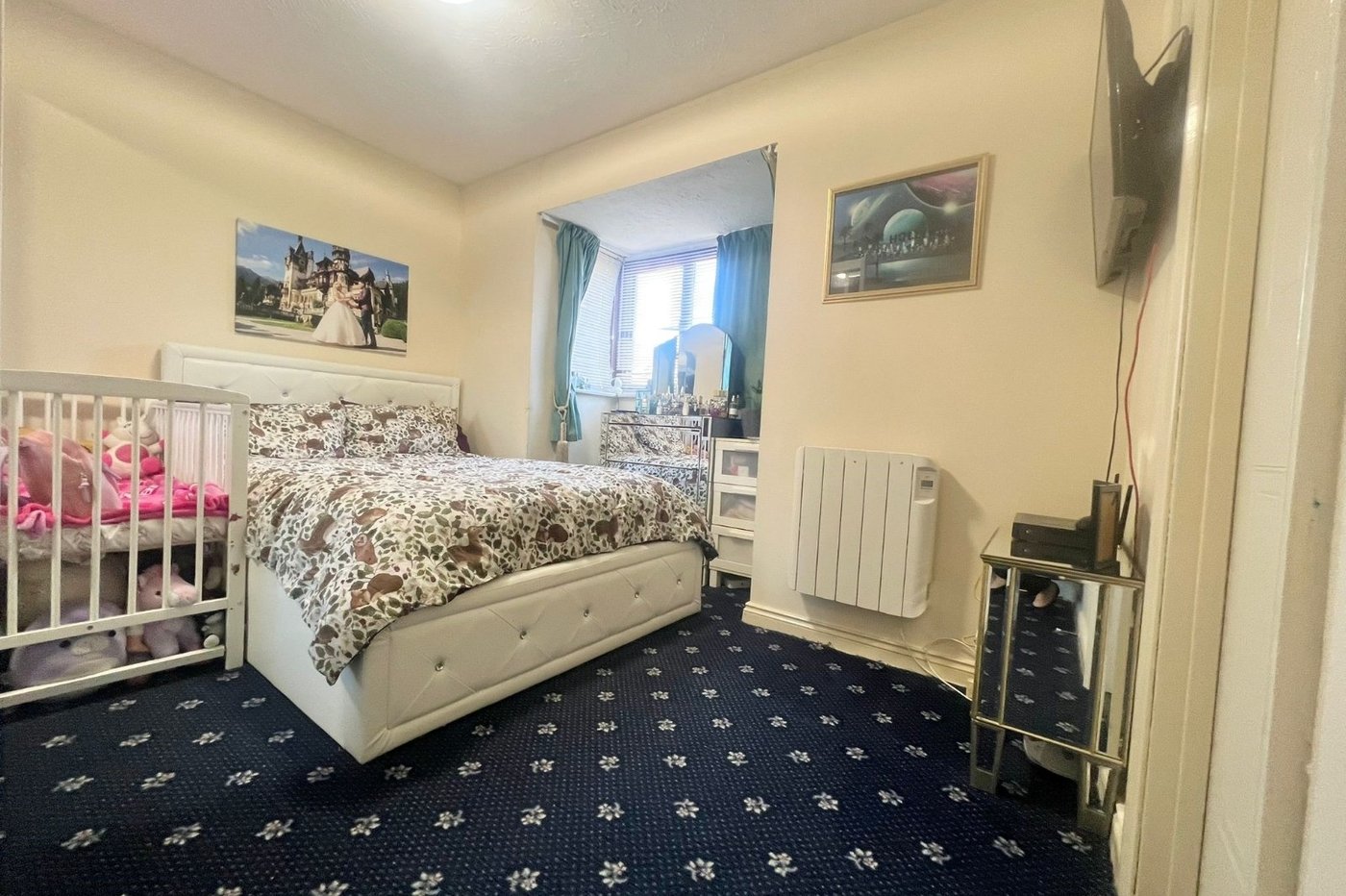 Property for sale in Gravesend, Kent, DA12 Robinson Michael & Jackson