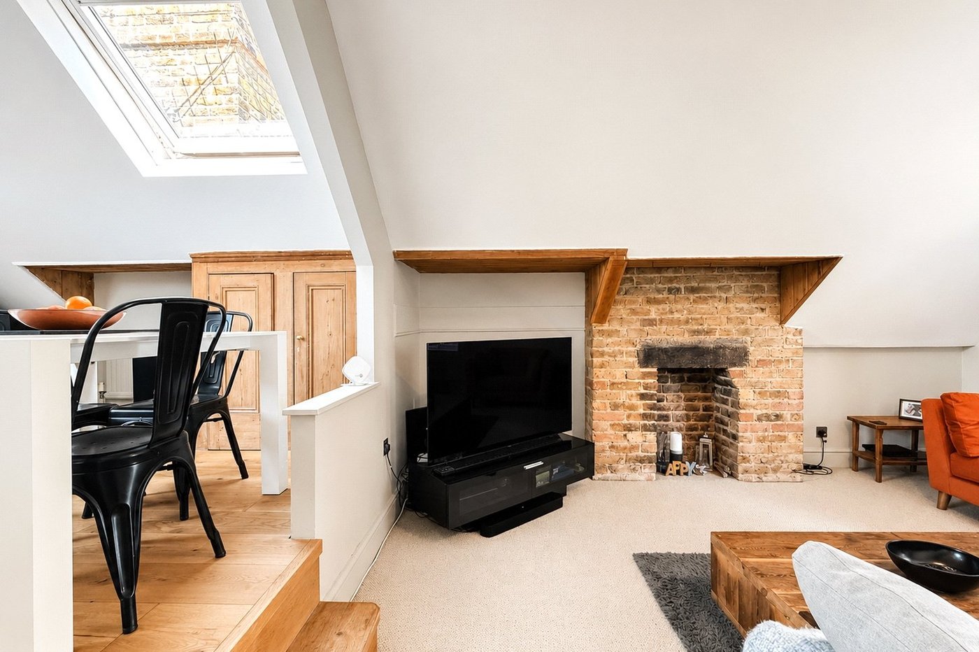 2 bedroom property for sale in London | Robinson Jackson
