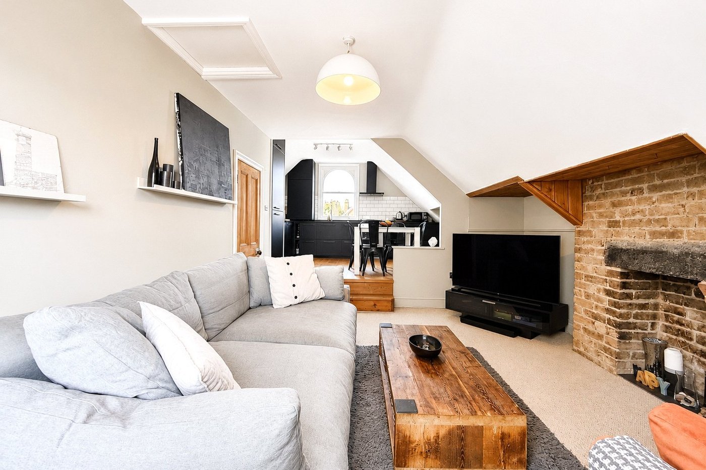 2 bedroom property for sale in London | Robinson Jackson