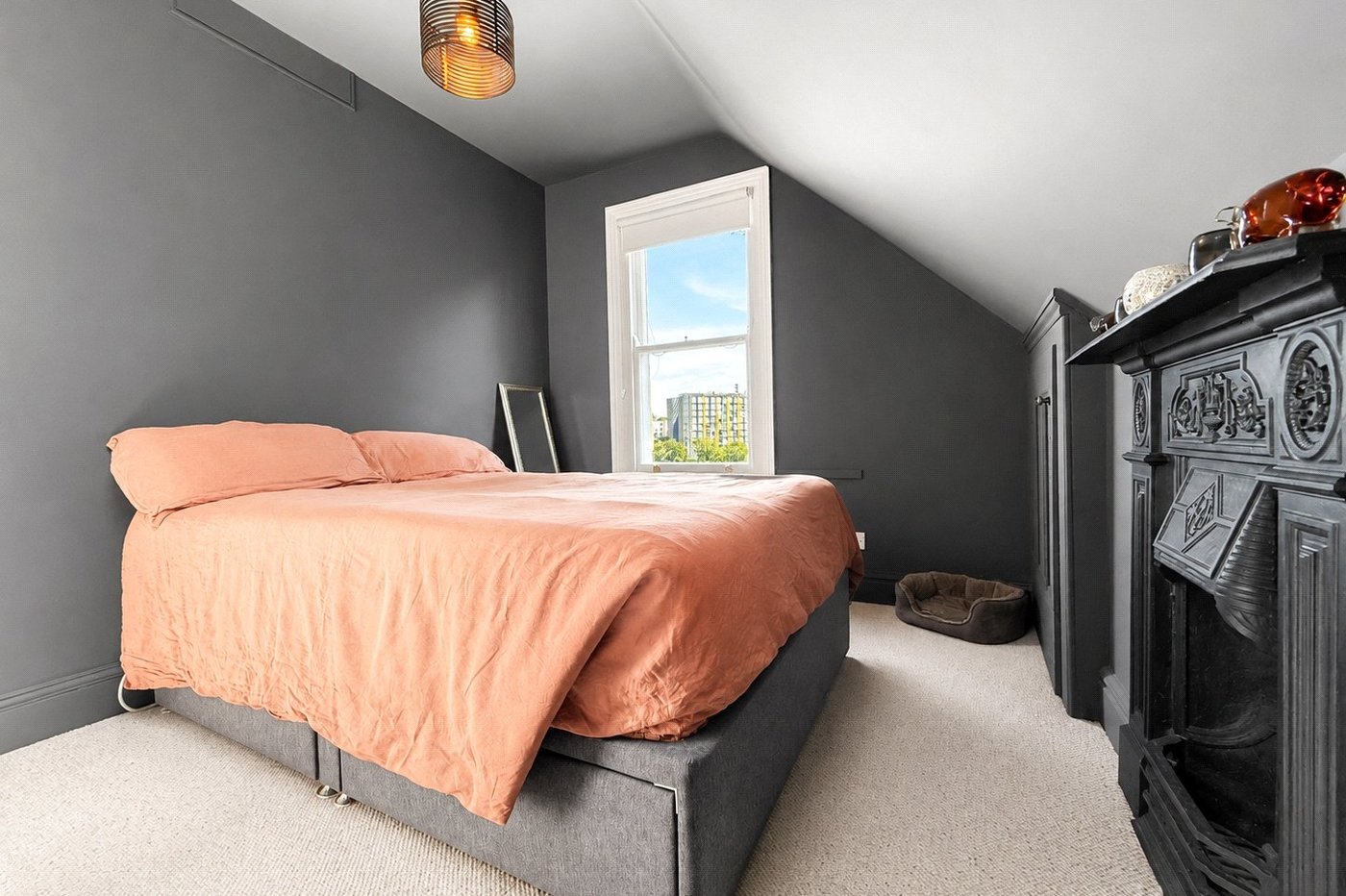 2 bedroom property for sale in London | Robinson Jackson