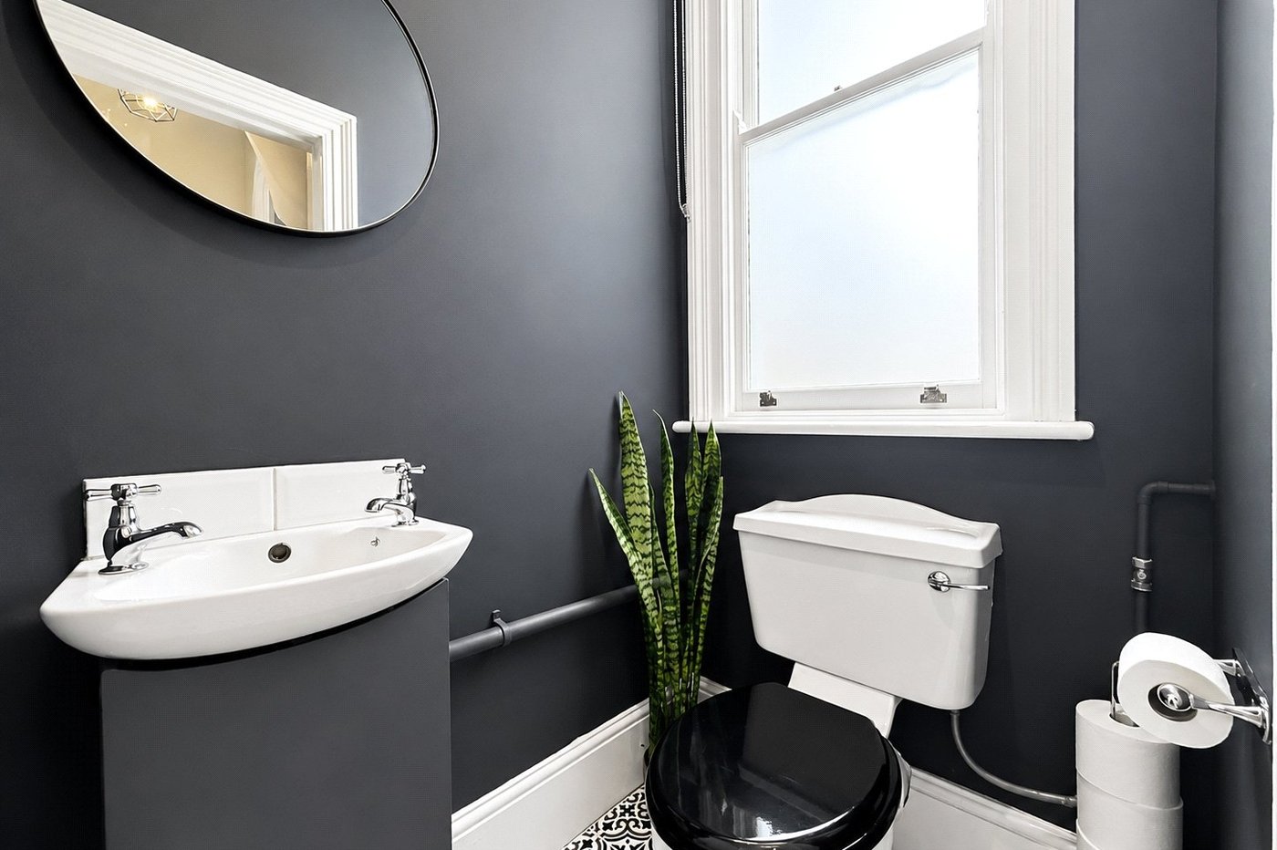 2 bedroom property for sale in London | Robinson Jackson