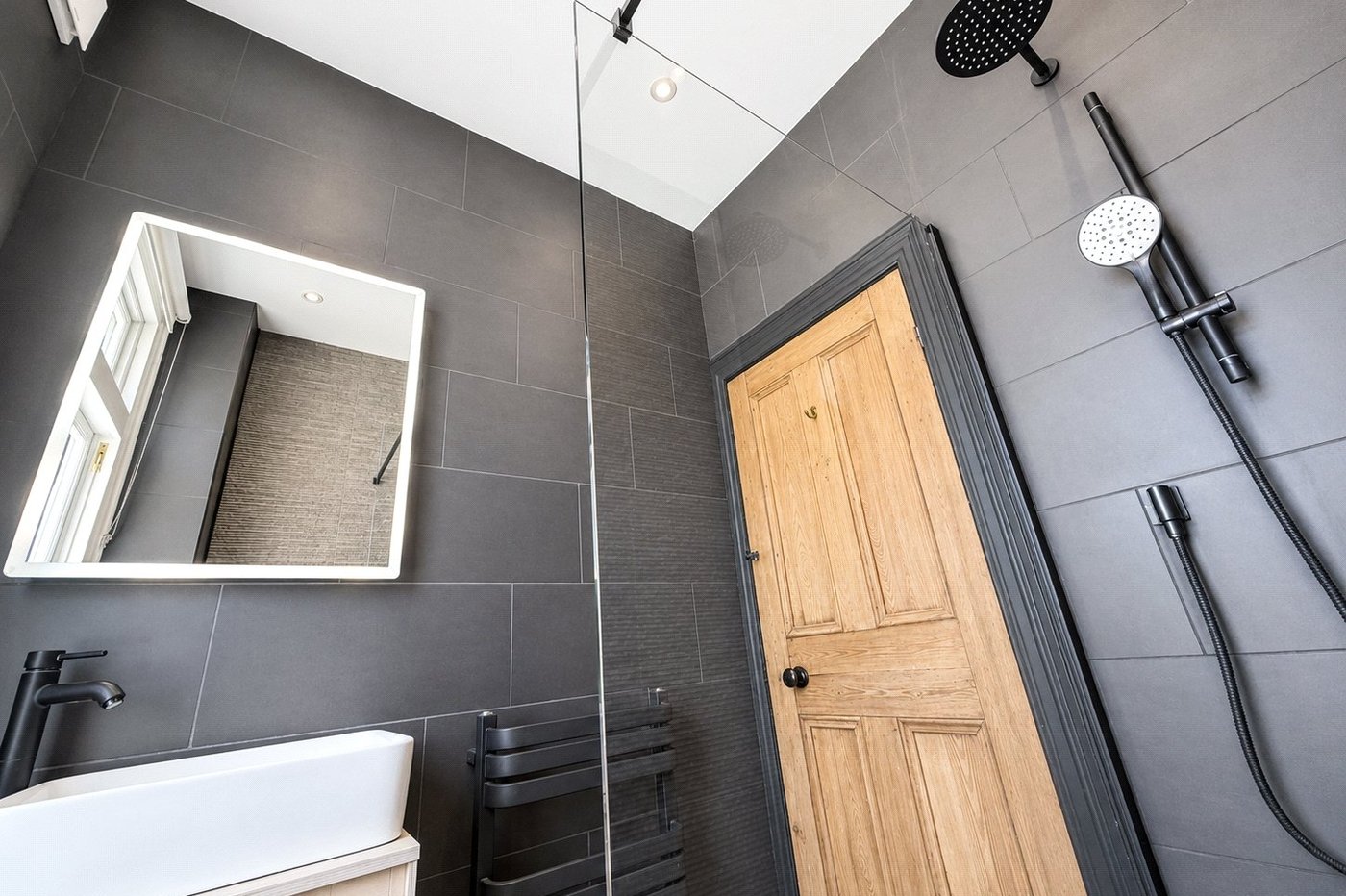 2 bedroom property for sale in London | Robinson Jackson