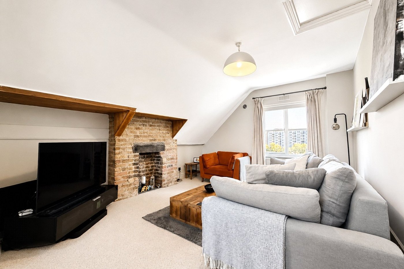 2 bedroom property for sale in London | Robinson Jackson