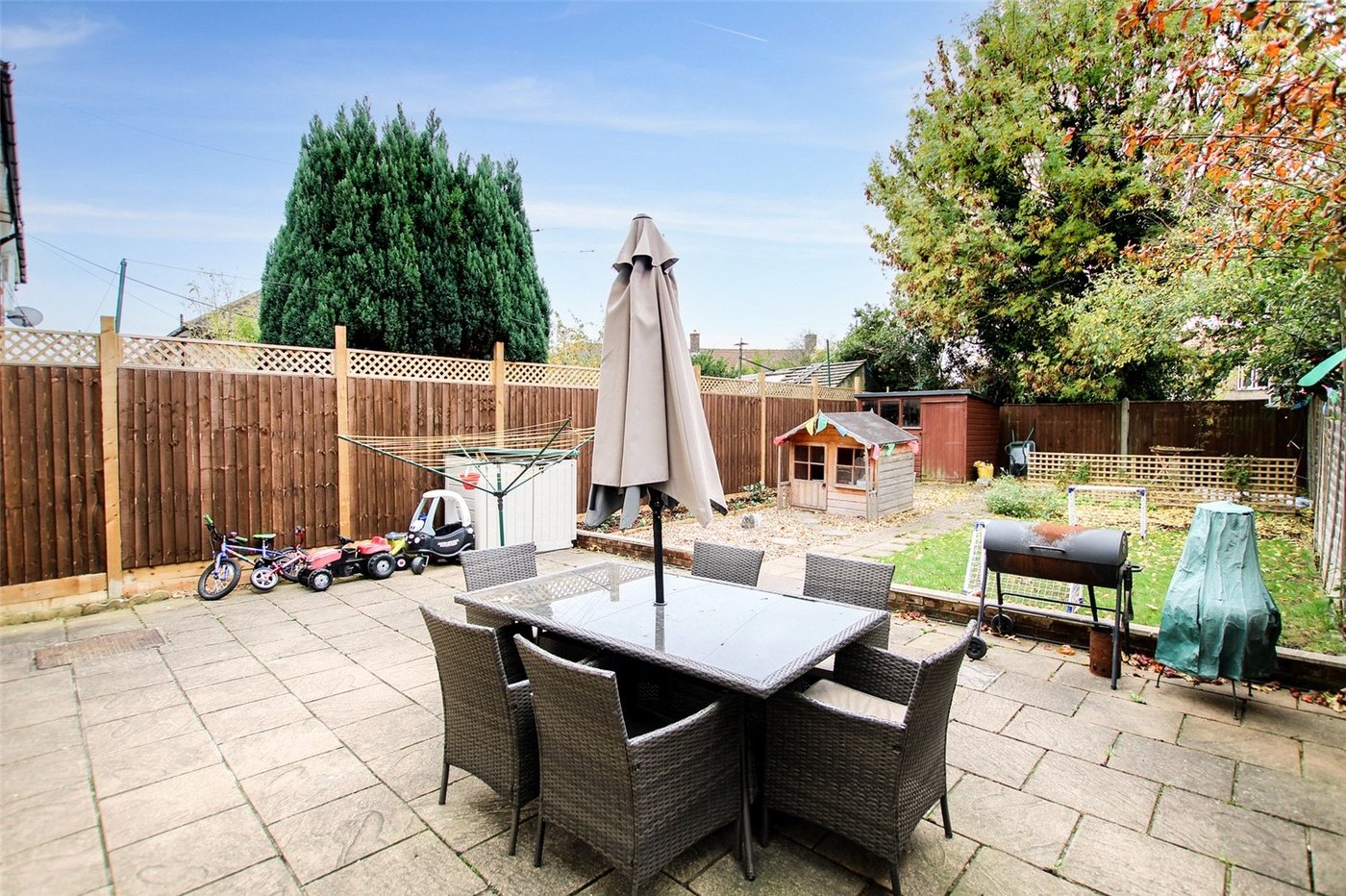 3 bedroom house for sale in London | Robinson Jackson