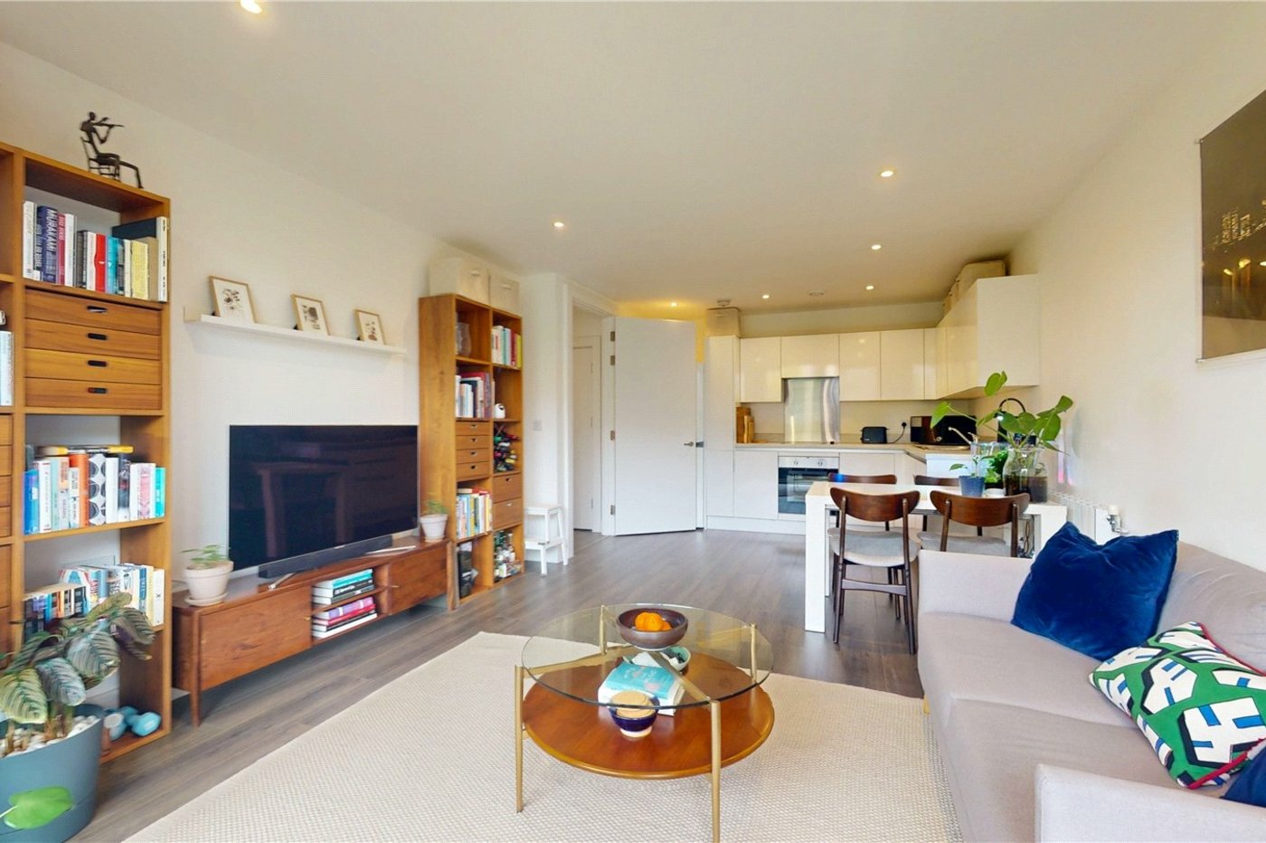 2 bedroom property for sale in London | Robinson Jackson