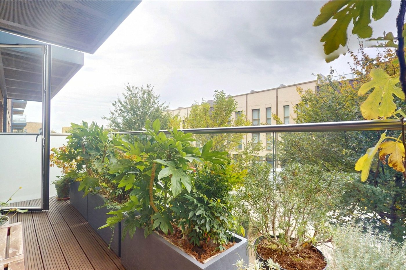 2 bedroom property for sale in London | Robinson Jackson