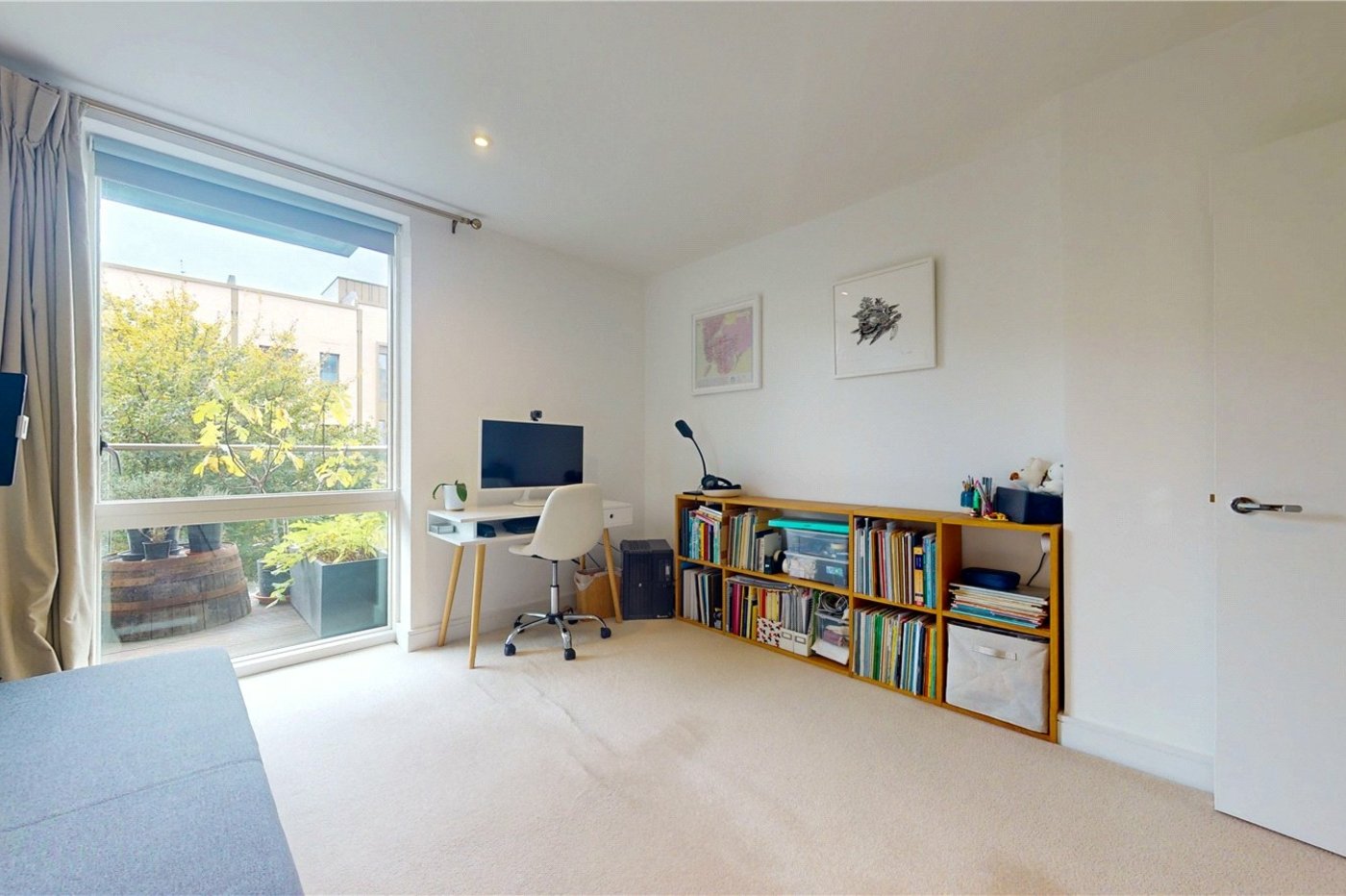2 bedroom property for sale in London | Robinson Jackson