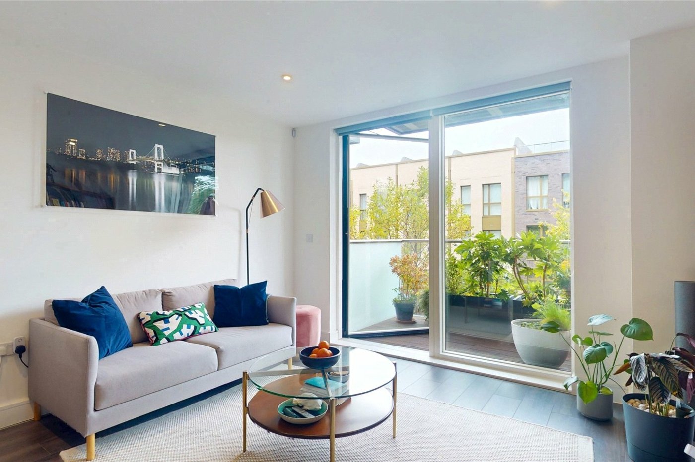 2 bedroom property for sale in London | Robinson Jackson