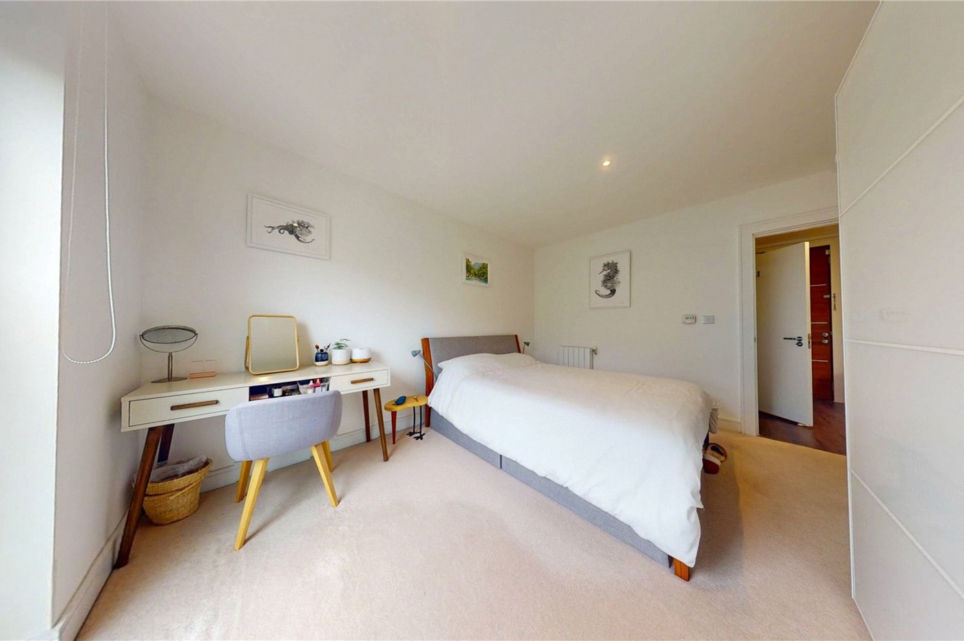 2 bedroom property for sale in London | Robinson Jackson