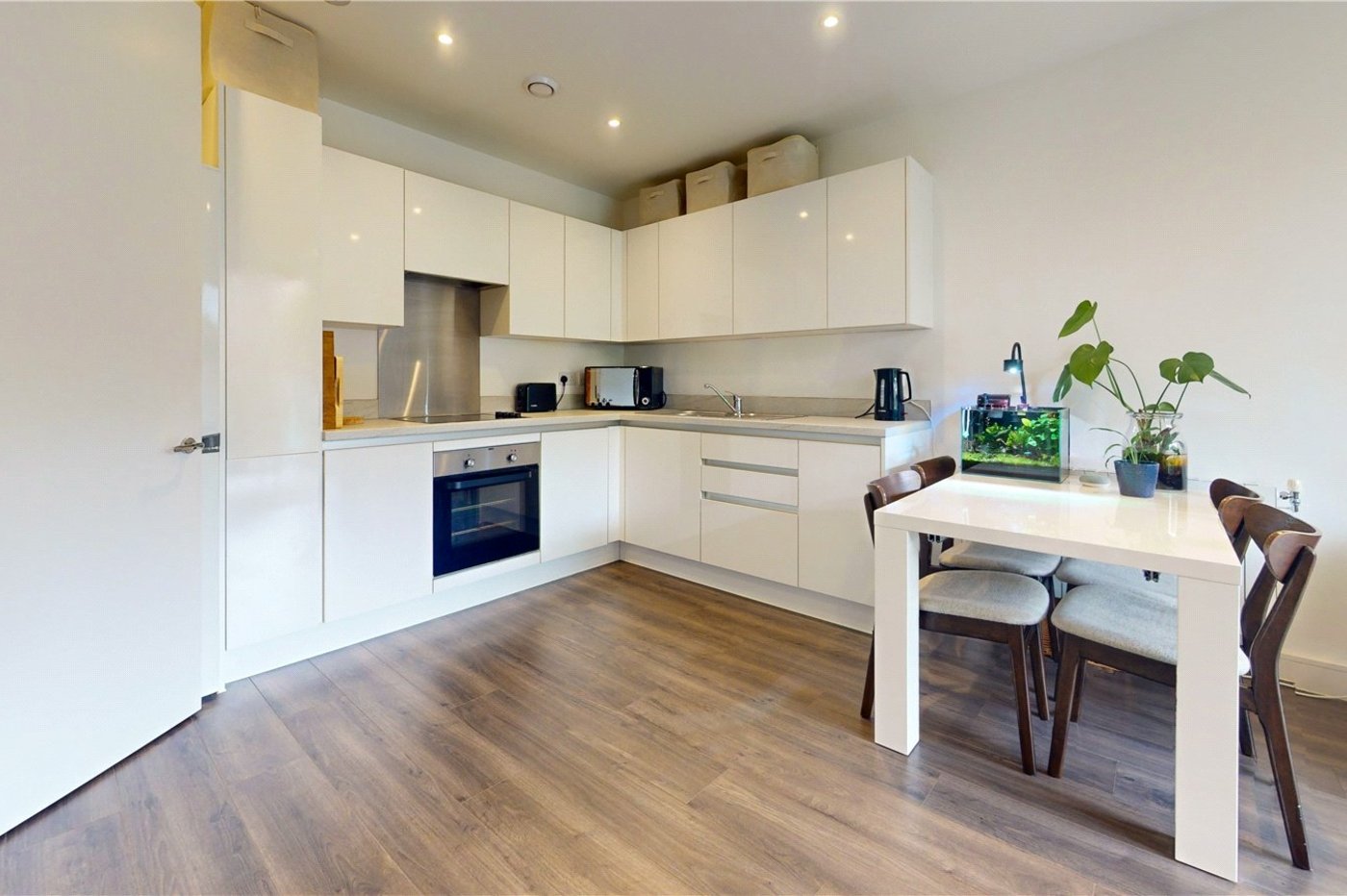 2 bedroom property for sale in London | Robinson Jackson