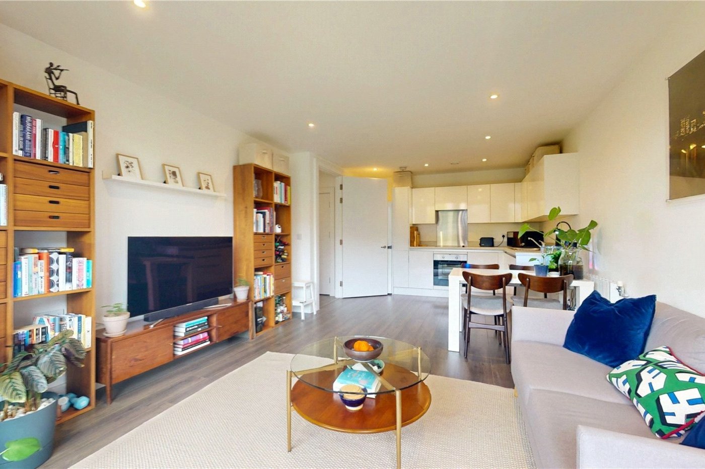 2 bedroom property for sale in London | Robinson Jackson